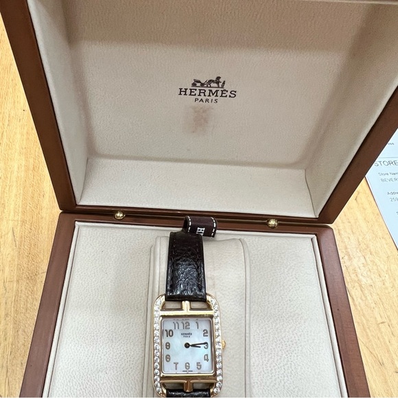 Hermes Cape Cod Watch Mother-of-Pearl Yellow Gold/Diamond - Picture 3 of 11